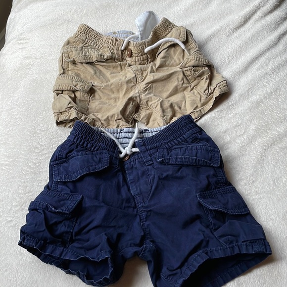 Baby Gap 12-18 month khaki and navy shorts - Picture 1 of 6